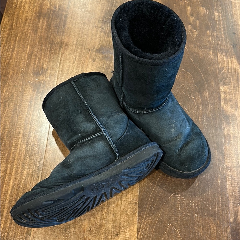 UGG kids size 4